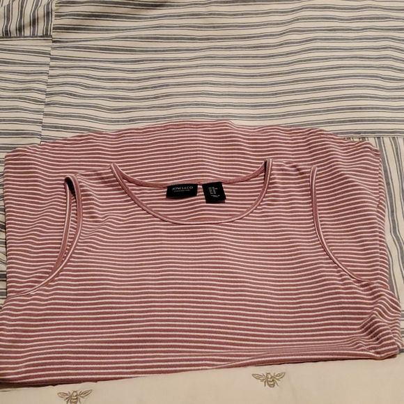 ☀️2/$15Jones&Co tank - Picture 4 of 6